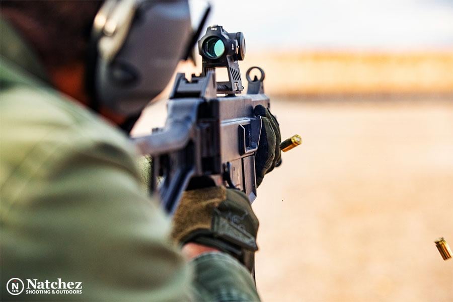 Close-quarters targeting with red dot sight